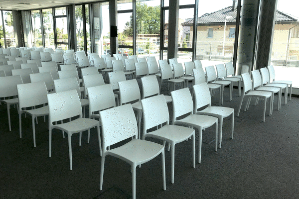 Krzesla-Rio-Biale-szkolenie-Wynajem-Mebli-Magnetic-Group-Wypozyczalnia-Mebli-Gdynia-Sopot-Gdansk-Trojmiasto
